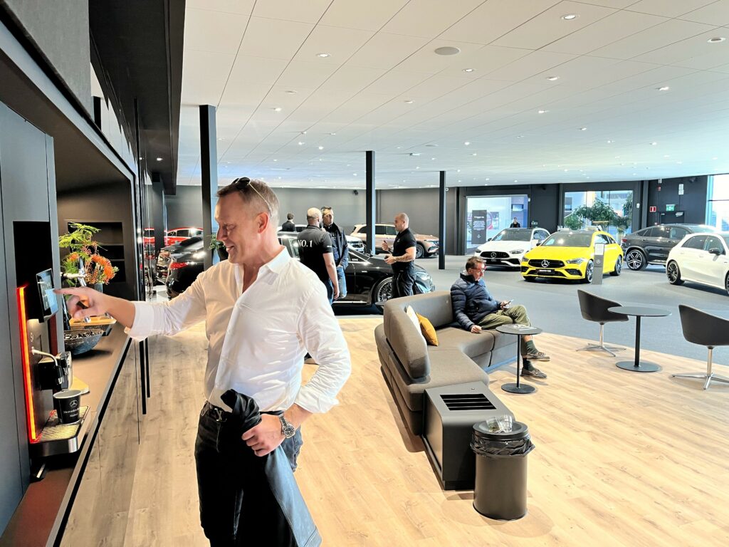 Mercedes-Benz showroom klart! Samarbetet med RSA-gruppen fortsätter